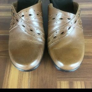 CLARKS BENDABLES ADDEY TRUST Leather Slip on Clogs